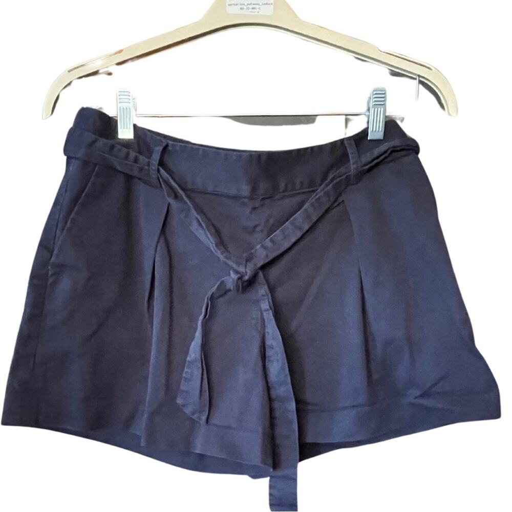 1901 Nordstrom brand wide leg tie navy shorts with side zipper. Size 8.